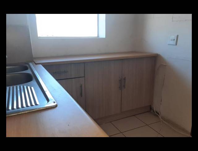 2 BEDROOM APARTMENT FOR SALE IN RHODESFIELD